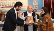 Sahibzada Sultan Ahmad Ali,Akram Zaki, Presenting Shield to Dr Tanveer Anjum
